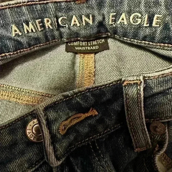 American Eagle Comfort Stretch Waistband Mom Jean Size 6 Reg Diistressed - Picture 6 of 6